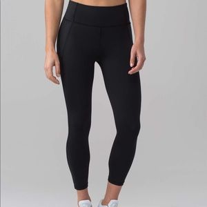 (SOLD) Lululemon Final Lap Crop in black